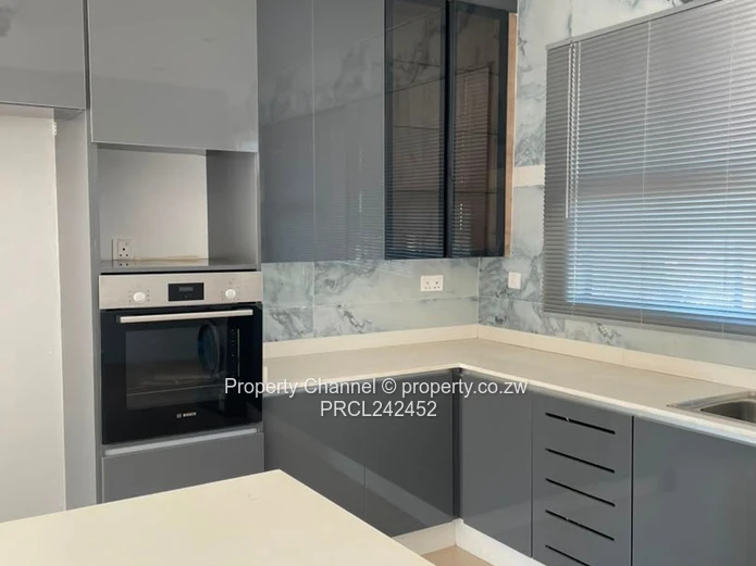 Modern 4-Bed Apartment in Madokero | Pool & Borehole