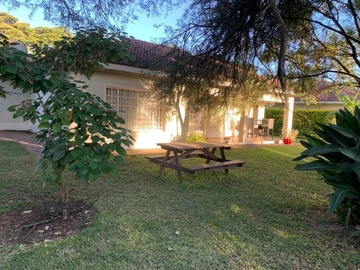 Newlands Townhouse with Beautiful Garden