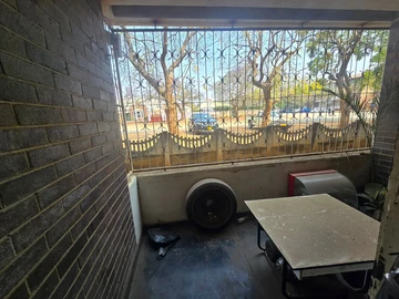 2 Bedroom Flat & Apartment