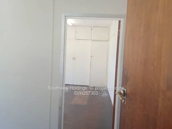2 neat interconnecting offices available in Upper CBD. 