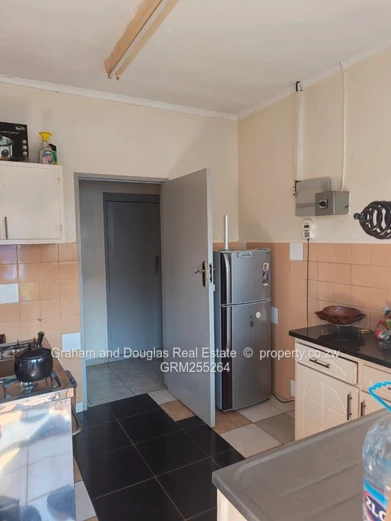Warren Park 1 house to let