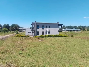 Quinnington Gated Community Stands