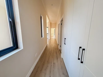 3 Bedroom Flat & Apartment