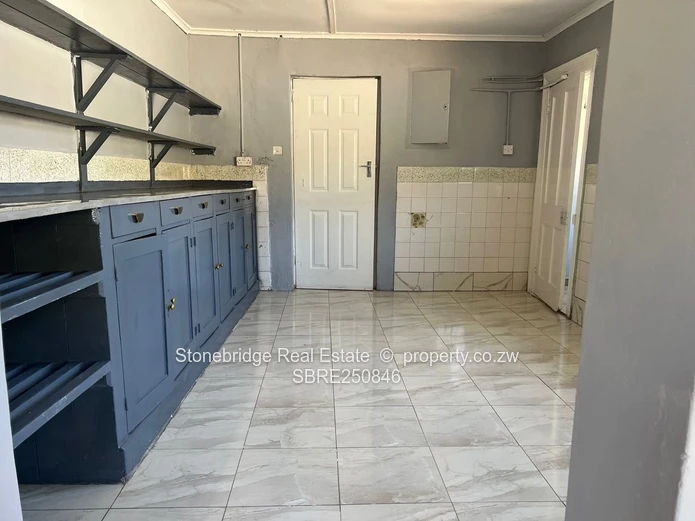 5 Bedroomed House in Hillside For Rent