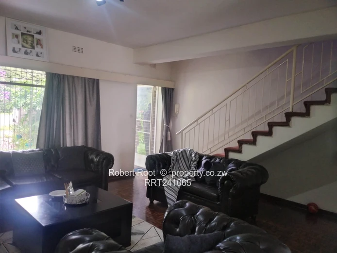 2 bed duplex flat in Avondale West