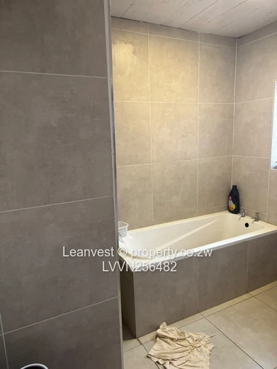 Bloomingdale 3-Bed: Fitted Kitchen, Main En-suite & Driveway