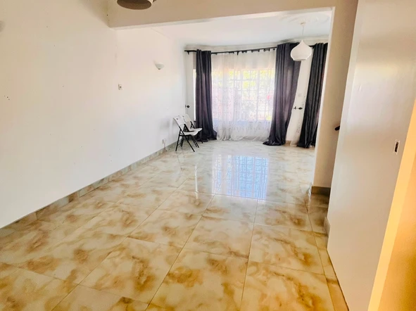 2 Bedroom Flat & Apartment