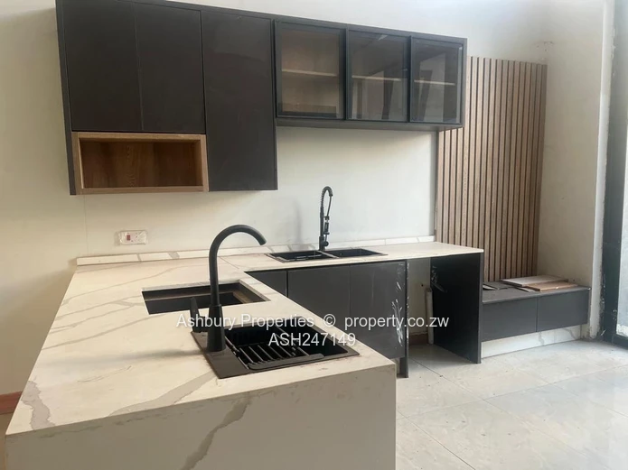 Bright 4-Bed Monavale Flat — Tiled, Fitted Kitchen, 24hr Security