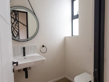 3 Bedroom Flat & Apartment