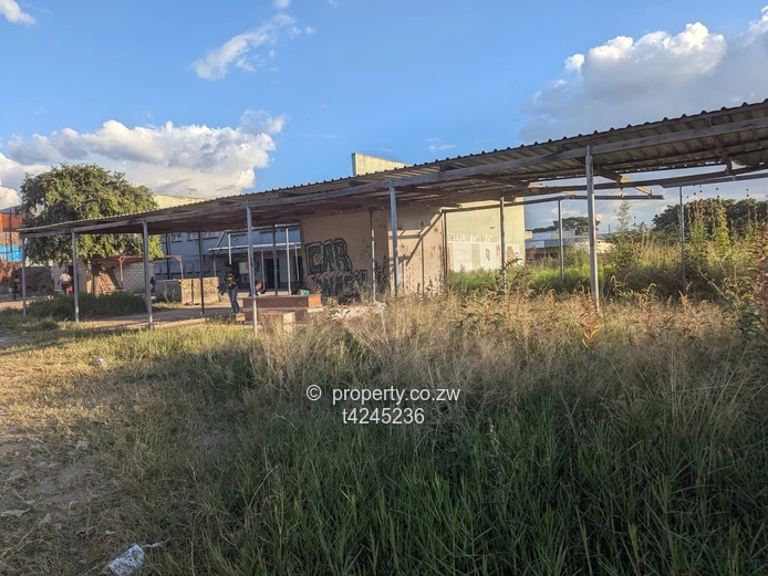 Chitungwiza Zengeza 4 commercial building for sale  (Sole Mandate)