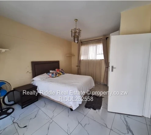 Avenues 2-Bed Flat with Private Terrace & Carport