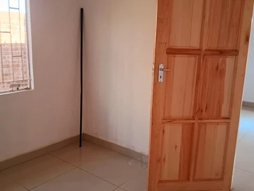 2 Bedroom Flat & Apartment