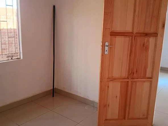 2 Bedroom Flat & Apartment