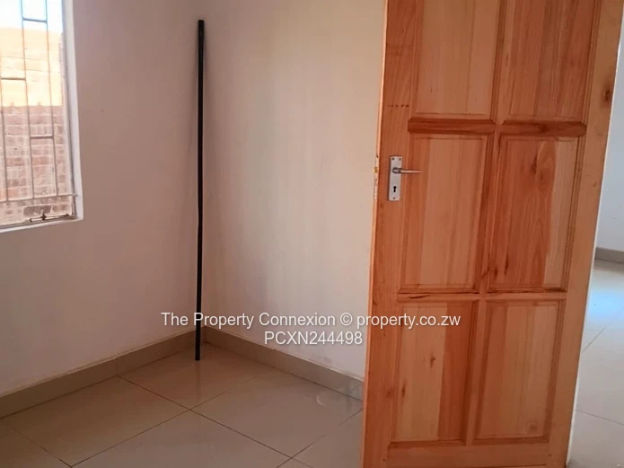 Modern 2-Bedroom Apartment – Whitehouse