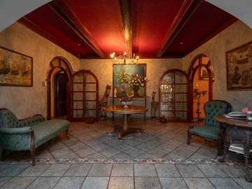 8 Bedroom House