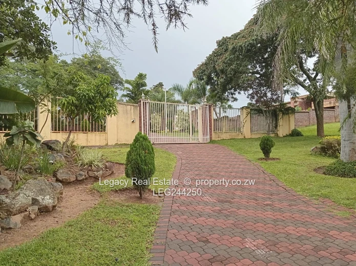 Gated Folyjon Glen Lorne 4-Bed Home with Pool & Garden