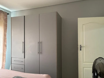 2 Bedroom Flat & Apartment