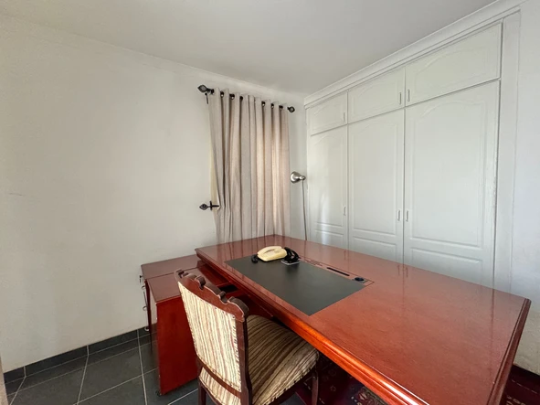 2 Bedroom Flat & Apartment