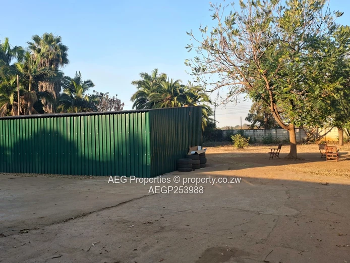 Mount Pleasant 3-Bed Home — Large Yard & Borehole