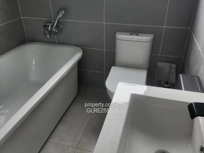 Borrowdale 3-Bed Townhouse - Fitted Kitchen, Tiled Baths