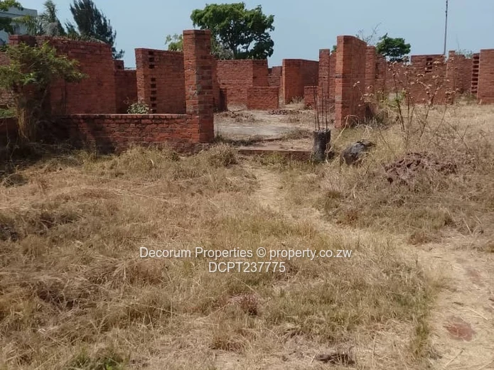 2 Bedroom cottage with unfinished main house for sale