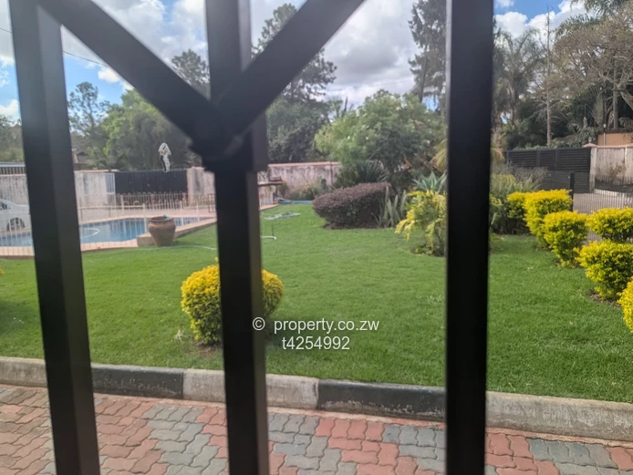 Greystone Park neat 6 bedroomed house to Rent 