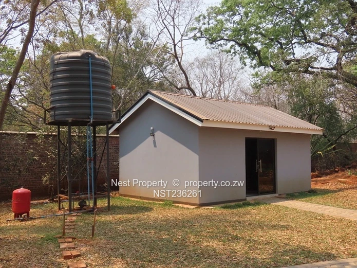 Townhouse Modern - 6 Bed House in Rolf Valley!