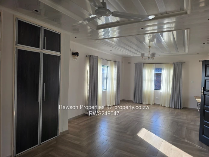 Windsor Park: 5-Bed Brick Home on 2000 m² — Island Kitchen
