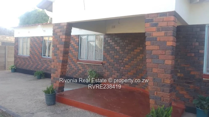 Zengeza 5 , 8 roomed house on 400sqm 45k deeds