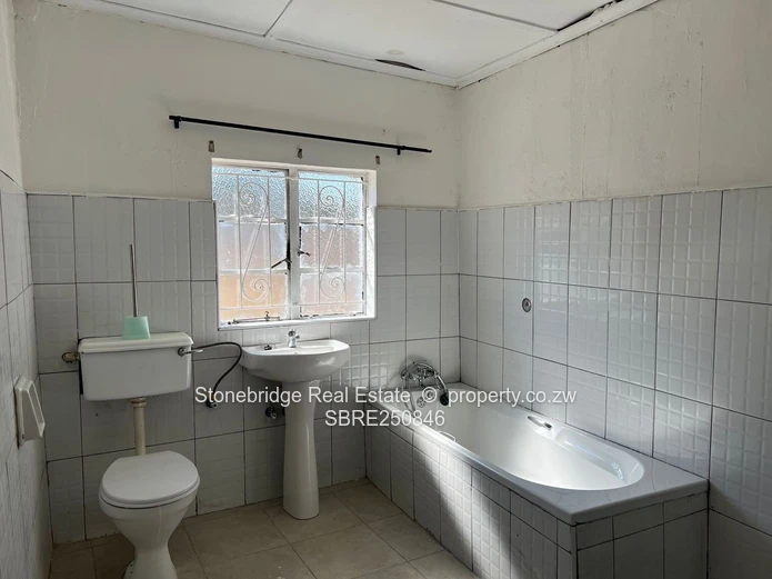 5 Bedroomed House in Hillside For Rent