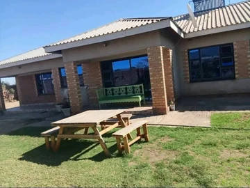 9 Bedroom House
