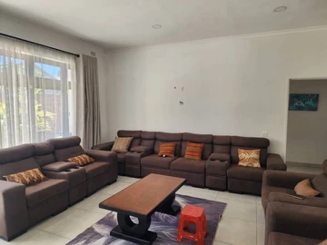 3 Bedroom Flat & Apartment