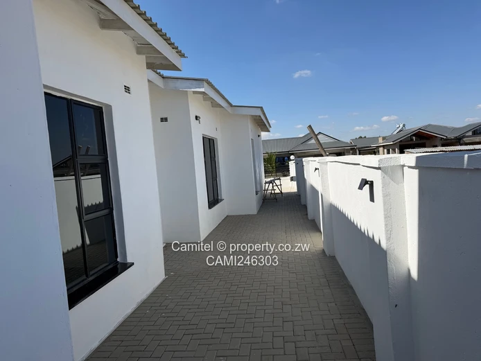 Spacious 4-Bed Arlington House w/ Borehole & Modern Kitchen