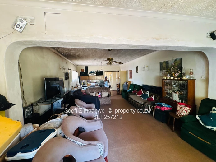 Solid 3-Bedroom Home on 5,423 sqm in Chadcombe (Sole Mandate)