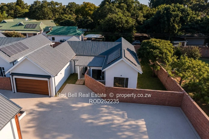 Upmarket brand new 3-bedroom townhouse