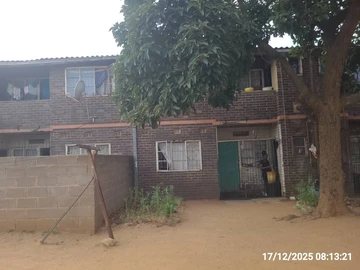 2 Bedroom Flat & Apartment