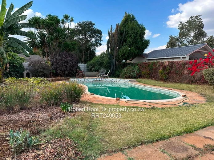  Spacious Family Home with Excellent Potential (Sole Mandate)