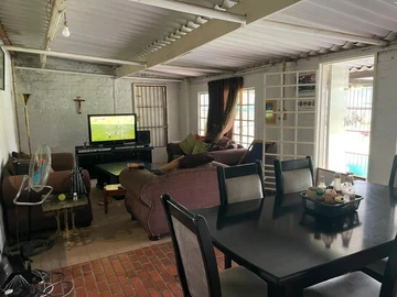 Farm & Agricultural Land