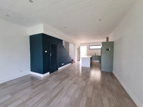 2 Bedroom Flat & Apartment