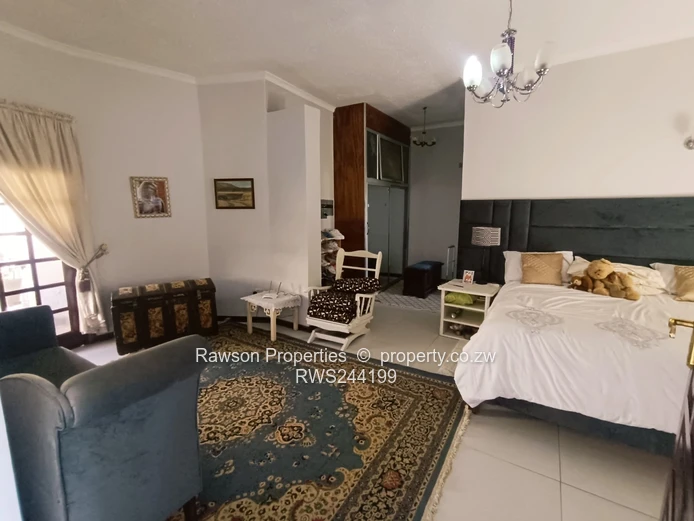 Helensvale Executive House for Sale