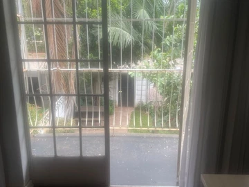 2 Bedroom Flat & Apartment