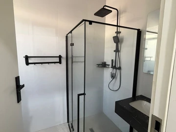4 Bedroom Flat & Apartment
