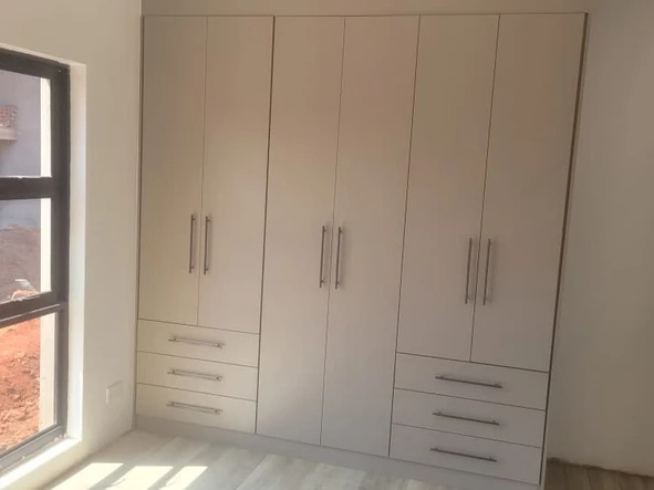 3 Bedroom Flat & Apartment