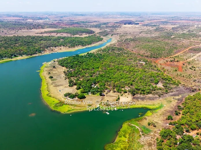 6.7ha Lake Chivero Shorefront Land — Hotel stand