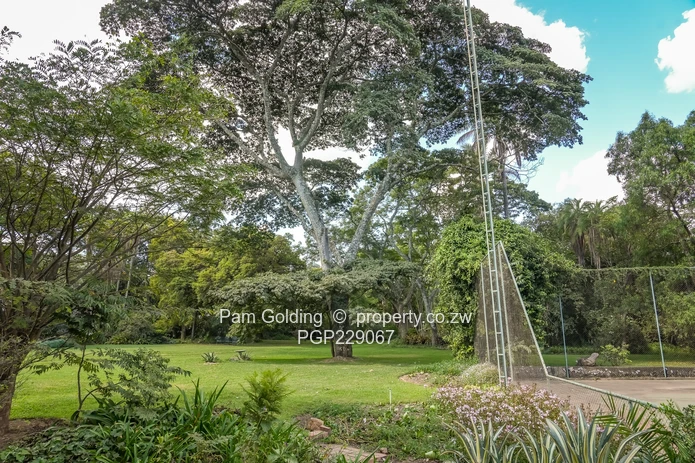 Two Acres on Kew Drive