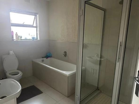 3 Bedroom Flat & Apartment