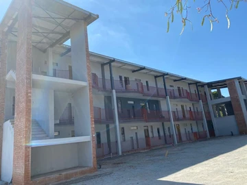 2 Bedroom Flat & Apartment