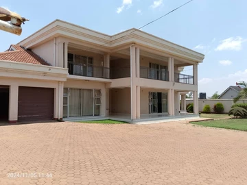 8-Bed Luxury House with Borehole for Rent in Mount Pleasant, Harare