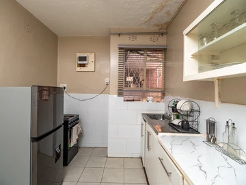 2 Bedroom Flat & Apartment