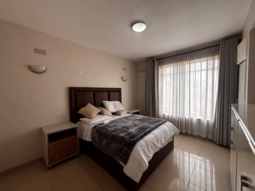 2 Bedroom Flat & Apartment